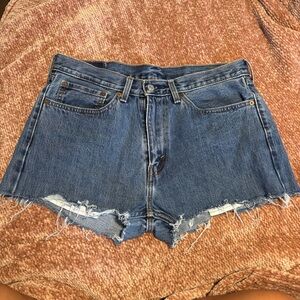 Levis Cut Offs 🩵